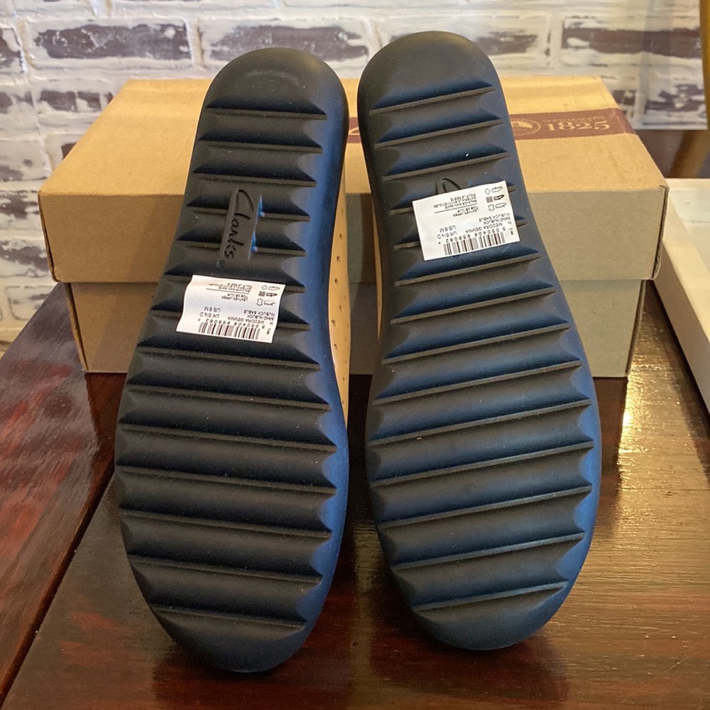 Nib Pair Of Clarks Perforated Nubuck Leather Shoe… - image 4